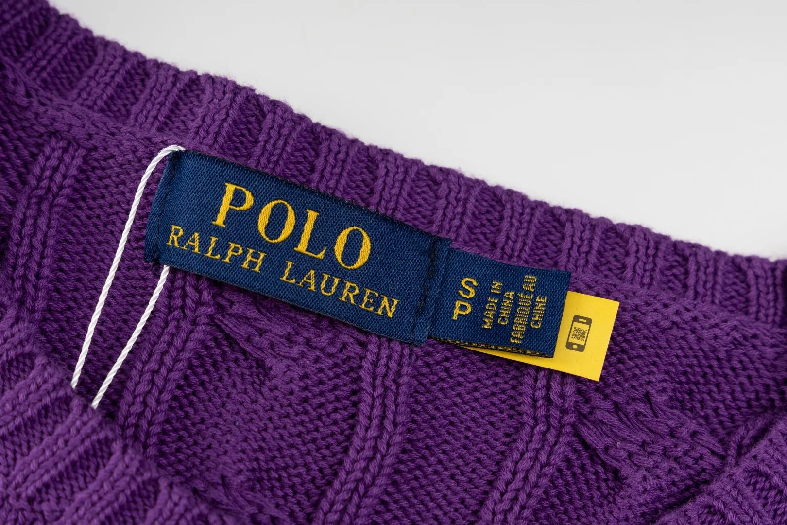 P220 #R91 RALPH LAUREN Ralph Lauren fourteen colors classic small label embroidery round neck pullover cable cardigan sweater men's top, high-density LOGO embroidery on the chest, original customization of tag accessories. Made of pure cotton yarn, pure cotton is skin-friendly and comfortable, small label war horse embroidered twist button round neck sweater 🐎 high quality, follow the blogger to learn how to wear it! Let’s buy a Ralph Lauren cable sweater. It’s a super hard-to-find series after it became popular. It’s hard to find one on the official website. It’s simple and practical to wear, with a lazy and loose feel. The thickened fabric has more texture, feels soft and delicate, and has a loose fit. Whether worn alone or layered, you can wear different styles of fashion with just one piece!   Size：XS S M L Sleeve length: 59/60/61/62/63